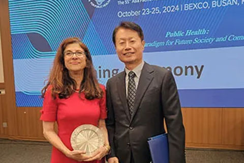 Dr. Nezami receiving award